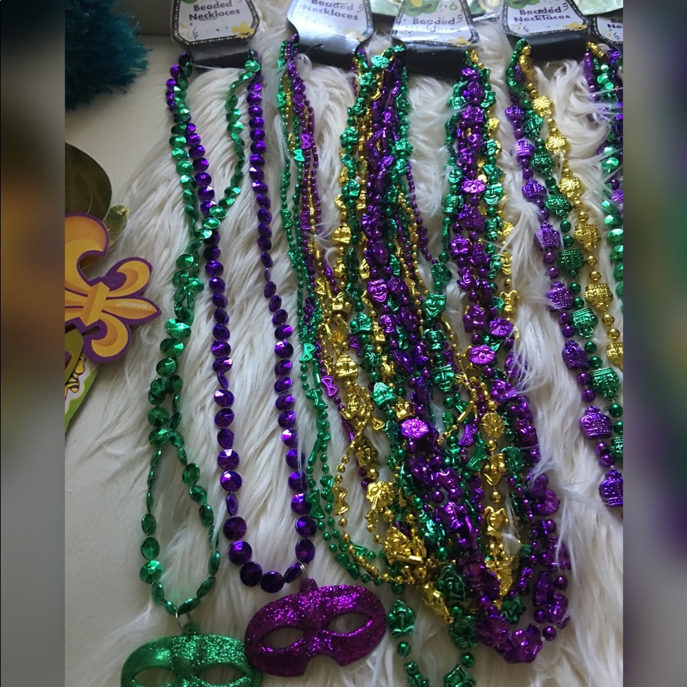 🎭MardiGras birthday necklaces 🎭